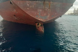 Từ Nigeria ngồi trên bánh lái tàu chở dầu suốt 11 ngày để đến châu Âu 