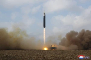 Bức ảnh về một tên lửa đạn đạo xuyên lục địa (ICBM) do Hãng Thông tấn Trung ương Triều Tiên (KCNA) công bố vào ngày 19-11. Ảnh: KCNA
