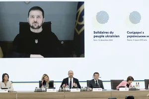Tổng thống Ukraine Volodymyr Zelensky phát biểu qua liên kết video tại Hội nghị Quốc tế đoàn kết với Ukraine tổ chức tại thủ đô Paris (Pháp) ngày 13-12. Ảnh: AFP