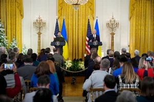 Tổng thống Biden và Tổng thống Zelensky họp báo chung tại Nhà Trắng. Tại đây ông Biden đã cam kết nhiều khoản viện trợ cho Ukraine, bao gồm cả hệ thống phòng thủ tên lửa Patriot. Ảnh: AP