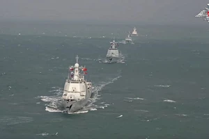 Hải quân Trung Quốc và Nga tập trận chung. Ảnh: BỘ QUỐC PHÒNG NGA