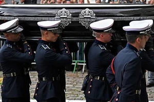 Chùm ảnh: Đám tang 'Vua bóng đá' Pelé thành tâm điểm ở Brazil 