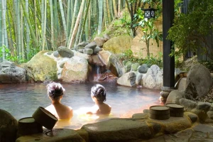 Cảnh sát Nhật triệt phá đường dây quay lén phụ nữ tắm suối nước nóng trong hơn 30 năm