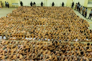 VIDEO: Bên trong 'siêu nhà tù' lớn nhất châu Mỹ của El Salvador 