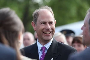 Vua Charles III phong em trai làm Công tước Edinburgh 