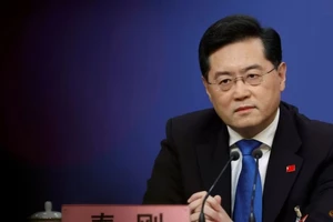 Bộ trưởng Ngoại giao Trung Quốc Tần Cương tham dự một cuộc họp báo bên lề Đại hội Đại biểu Nhân dân Toàn quốc tại thủ đô Bắc Kinh (TQ) ngày 7-3. Ảnh: REUTERS