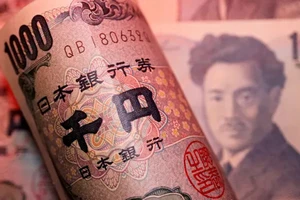 Dân Tokyo nộp cho cảnh sát hơn 700 tỉ đồng tiền nhặt được 