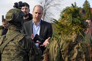 Hoàng tử William bất ngờ đến Ba Lan, thăm lính sát biên giới Ukraine