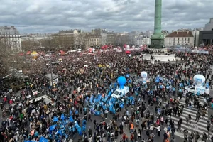 VIDEO: Biểu tình ở Pháp khiến hơn 450 người bị bắt, chuyến thăm của Vua Anh bị hoãn