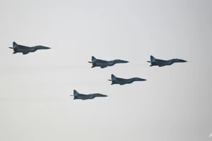 Các nhân chứng cáo buộc máy bay quân sự Myanmar ngày 11-4 đã tấn công ở vùng Sagaing (tây bắc Myanmar) khiến hàng trăm người thiệt mạng. Ảnh: AFP