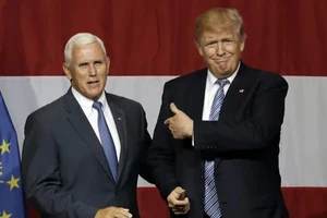 Lợi thế của ông Pence trong cuộc đua với ông Trump