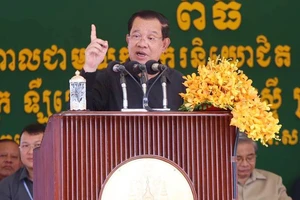 Thủ tướng Camphuchia - ông Hun Sen phát biểu tại tỉnh Kampong Cham (Campuchia) ngày 16-6. Ảnh: KHMER TIMES