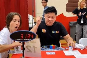 Anh Max Park lập kỷ lục về thời gian giải Rubik 3x3x3. Ảnh: Kỷ lục Thế giới Guinness