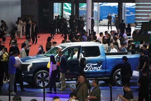 Gian hàng của Ford tại triển lãm ô tô tại Thượng Hải (Trung Quốc) vào ngày 18-4. Ảnh: REUTERS