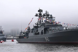 Tàu khu trục nhỏ và hộ vệ của Nga thành phố cảng Vladivostok (Nga). Ảnh: RT 