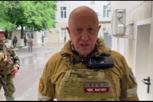 Trùm Wagner - ông Yevgeny Prigozhin tuyên bố kiểm soát toàn bộ cơ sở quân sự TP Rostov (Nga) ngày 24-6. Ảnh: TELEGRAM
