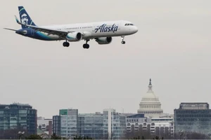 Chuyến bay của hãng Alaska Airlines chuyển hướng sau khi một hành khách dọa đánh bom. Ảnh: NEW YORK POST