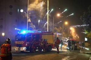 Sau bạo động, Pháp cấm bán pháo hoa dịp quốc khánh 14-7