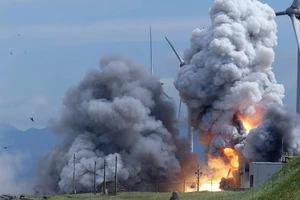 VIDEO: Động cơ tên lửa phát nổ trong lúc thử nghiệm