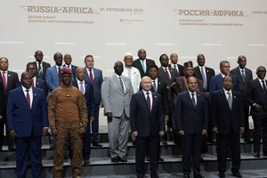 Nga cam kết tăng gửi ngũ cốc, xoá nợ và viện trợ thêm tiền cho châu Phi 