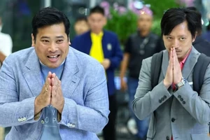 Hai con trai vua Thái Lan về lại Mỹ sau lần về nước bất ngờ 