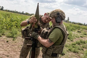 Nóng Nga-Ukraine 21-8: Donetsk, Kharkiv hứng loạt tên lửa S-300, R-77; UAV lại xuất hiện ở Nga; F-16 sắp tới Ukraine