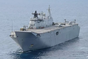 Úc đưa tàu chiến lớn nhất tập trận với Philippines, Mỹ ở Biển Đông