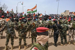 Đảo chính châu Phi: Niger bắt một cố vấn Pháp, Gabon bổ nhiệm thành viên quốc hội