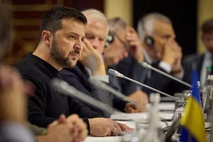 Các ngoại trưởng EU họp tại Kiev, cam kết sát cánh cùng Ukraine