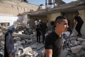 Xung đột Israel-Hamas 6-11: Israel tuyên bố cắt đôi Dải Gaza; bạo lực lan sang Bờ Tây, Lebanon