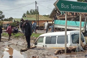 Thương tâm gần 50 người chết trong trận lở đất kinh hoàng 