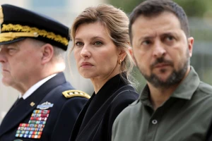 Chiến sự Nga-Ukraine 10-12: Kiev phát hiện Moscow dồn quân, vũ khí về Mariupol, định đổ bộ Luhansk; vợ ông Zelensky lên tiếng chuyện viện trợ