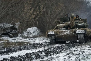 Chiến sự Nga-Ukraine 11-12: Nga đánh mạnh miền đông, hạ 300 lính Ukraine ở Donetsk; Kiev thừa nhận khó khăn; Ông Zelensky sắp sang Mỹ