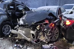 VIDEO: 50 xe tông dính chùm trên cao tốc ở Nga, 4 người chết 