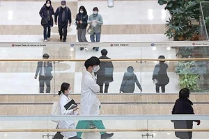 Hàn Quốc: Thông báo đình chỉ hành nghề 5.000 bác sĩ đình công