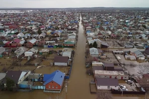 Video: Vỡ đập ở Nga, 2 người chết, hơn 4.400 người sơ tán