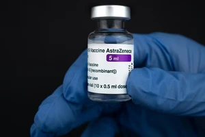 Báo Anh: AstraZeneca thừa nhận vaccine COVID-19 của hãng gây đông máu ở ‘rất hiếm’ trường hợp