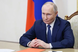 Ông Putin: Thay bộ trưởng quốc phòng để cân bằng ‘súng’ và ‘bơ’