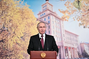 Ông Putin đặt câu hỏi về tính chính danh của ông Zelensky