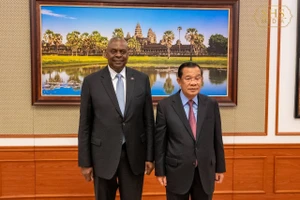 Bộ trưởng Quốc phòng Mỹ thăm Campuchia: Giải quyết khác biệt, mở ra cơ hội