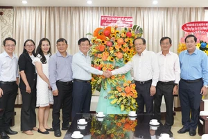 Nhiều cơ quan, đơn vị thăm, chúc mừng báo Pháp Luật TP.HCM nhân ngày 21-6