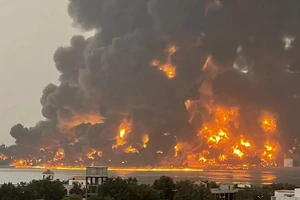 VIDEO: Israel lần đầu không kích Yemen để đáp trả Houthis, 80 người bị thương