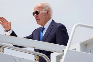 VIDEO: Tổng thống Biden lần đầu xuất hiện sau khi nhiễm COVID-19