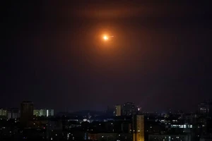 Chiến sự Nga - Ukraine 1-8: Nga mở đợt oanh tạc UAV lớn nhất vào Ukraine từ đầu chiến sự; Có tin lô F-16 đầu tiên đã đến Ukraine