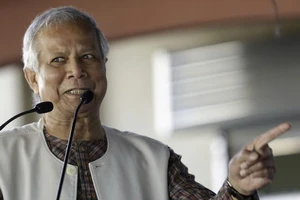 Từ Pháp, lãnh đạo chính phủ lâm thời Bangladesh gửi thông điệp đến toàn dân