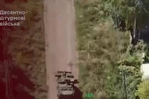 VIDEO: Những giờ đầu tiên Ukraine tấn công tỉnh Kursk của Nga