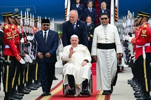 Giáo hoàng Francis đến Indonesia, bắt đầu chuyến công du dài ngày ở châu Á