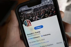 Cổ phiếu công ty mẹ của Truth Social bốc hơi, ông Trump mất hàng tỉ USD vốn hoá