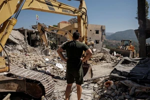 Israel-Hezbollah tiếp diễn các đòn không kích, 92 người chết 153 người bị thương