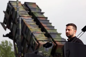 Ukraine tranh cãi bài toán xuất khẩu vũ khí giữa lúc chiến sự